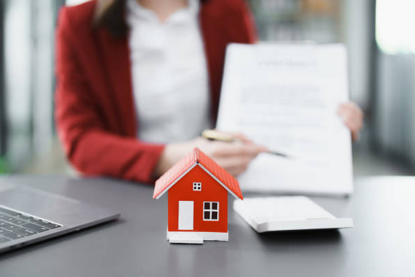 Comparing homeowners insurance policies: What to look for